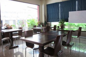 Somjai House Hotel Си Рача Екстериор снимка