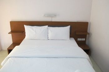 Somjai House Hotel Си Рача Екстериор снимка
